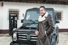 Arnold Tawarkan Mobil...