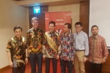 Telkomsel dan BCA Raih...
