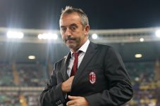 Ngeyel, Giampaolo: Mundur...