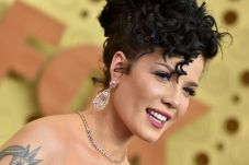 Halsey Bertahan di Musik...