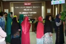 Sidang Perempuan Bawa...