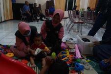 Dua Ibu Asal Aceh Pengungsi...
