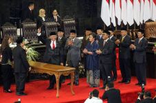 Pimpinan MPR Jadi 10...