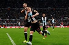 Newcastle Runtuhkan...