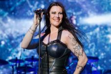 Vokalis Nightwish Akan...
