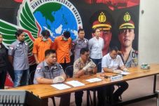 Suami Ditangkap Polisi...