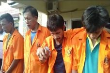 Miris, 2 Pasang Bapak...