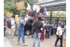 Masyarakat Bima Minta...