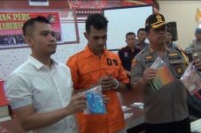 Ganjal ATM dengan Tusuk...