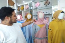 Ivan Gunawan Kenalkan...