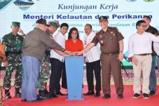 Resmikan SPKT Natuna,...