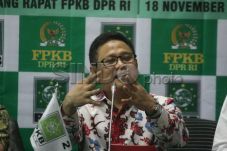 Tak Hadir Rapat DPR,...