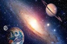 Saturnus Memiliki Bulan...