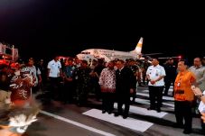 Kunjungi Korban Kerusuhan...