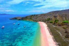 5 Pantai untuk Pasangan...