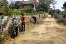 Satgas TMMD dan Warga...