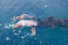 Kapal Tanker Minyak...