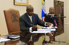 Uganda Ingin Menghukum...