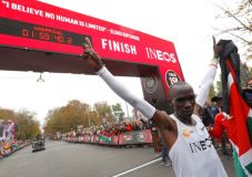 Eliud Kipchoge Pecahkan...