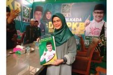 Putri KH Maruf Amin...