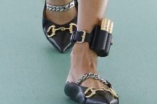Gelang Kulit Gucci Dicemooh...