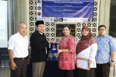 Tim Pengabdi UP Ajari...