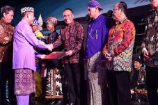Gianyar Raih Penghargaan...