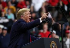 Redam Kritik, Trump...