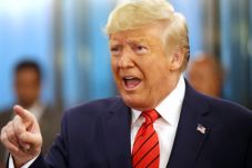 Trump Minta Identitas...