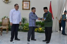 Si Perut Laper Masuk...