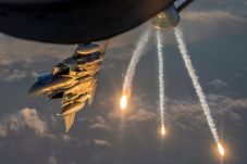 Jet F-15 AS Menakut-nakuti...