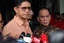 Pakar Hukum: Pimpinan...