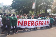 Tuntut Presiden Keluarkan...