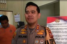 Todongkan Pistol dan...