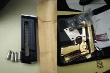 Sepucuk Pistol asal...