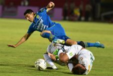 Persebaya Dihajar Persib,...