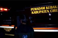 Dua Bangunan Warung...