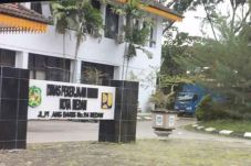 KPK Geledah Kantor Dinas...
