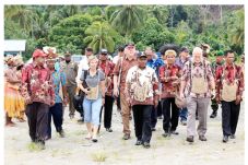 Masyarakat Adat Harus...