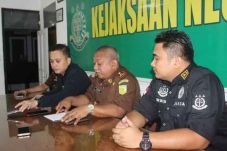 Sekda Gresik Tersangka...