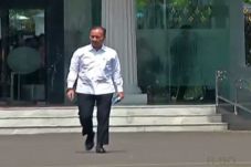 Begini Profil Agus Gumiwang...