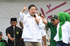 Berasal dari Pengusaha,...