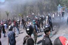 Demo di Depan Markas...
