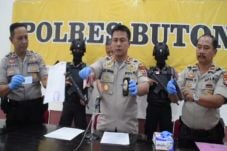 Mengaku Petugas KPK,...