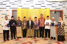 Maybank Indonesia Salurkan...