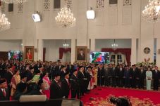 Presiden Jokowi Lantik...