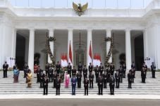Jokowi Izinkan Menteri...