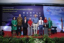Universitas Esa Unggul...