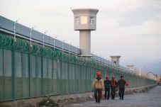 Eks Tahanan Kamp Xinjiang:...
