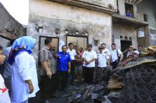 Tinjau Lokasi Kebakaran,...